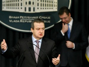 Ministri i Jashtëm i Serbisë Ivica Dacic dhe kryeministri Aleksandër Vuçiç. Foto: Beta