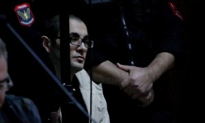 Vrasësi me pagesë, Julian Sinanaj, gjatë një seance në Gjykatën e Krimeve të Rënda | Foto nga : LSA