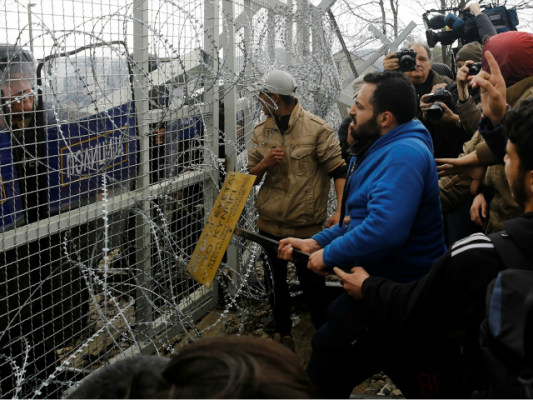 Refugjatët në kufirin Greqi-Maqedoni. Foto: Anadolu Agency