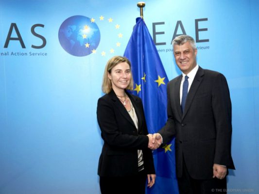 Federica Mogherini, Përfaqësuesja e Lartë për Çështjet e Jashtme dhe Politikat e Sigurisë në BE dhe presidenti i Kosovës Hashim Thaçi. Foto: Bashkimi Europian.