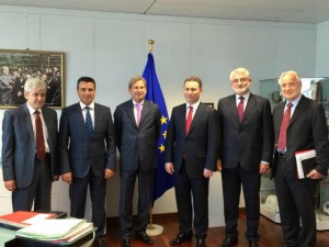 Hahn me liderët maqedonas. | Photo by ec.europa.eu