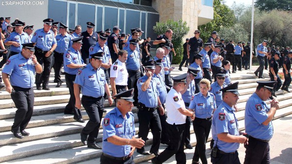 Oficerë të policisë, gjatë një konference në Pallatin e Kongreseve | Foto nga Malton Dibra/LSA